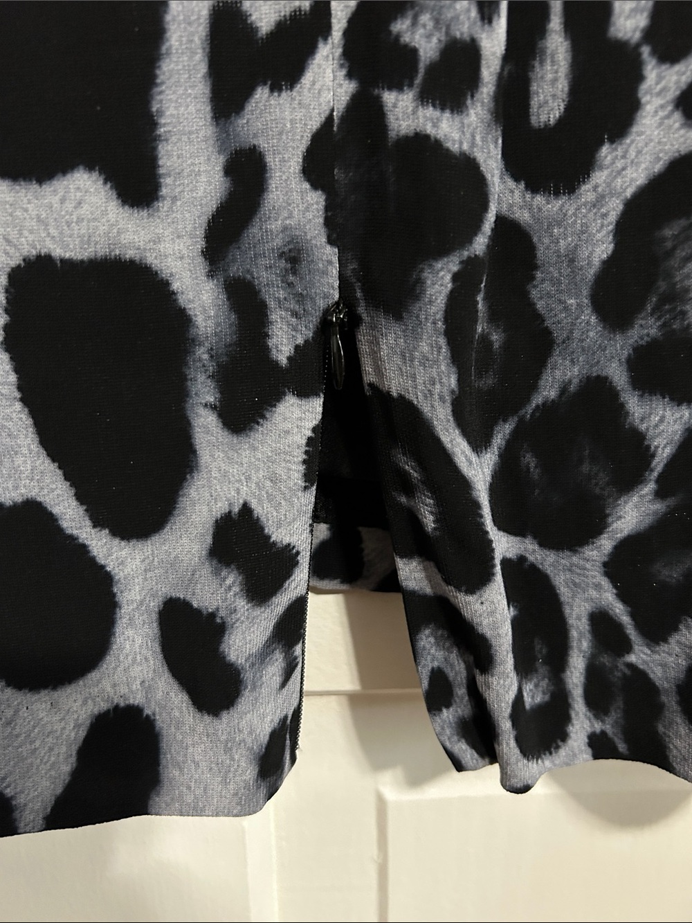 PER SE by CARLISLE • GORGEOUS Silk Gray Blue & Black Leopard Long Sleeve Dress - Picture 11 of 16